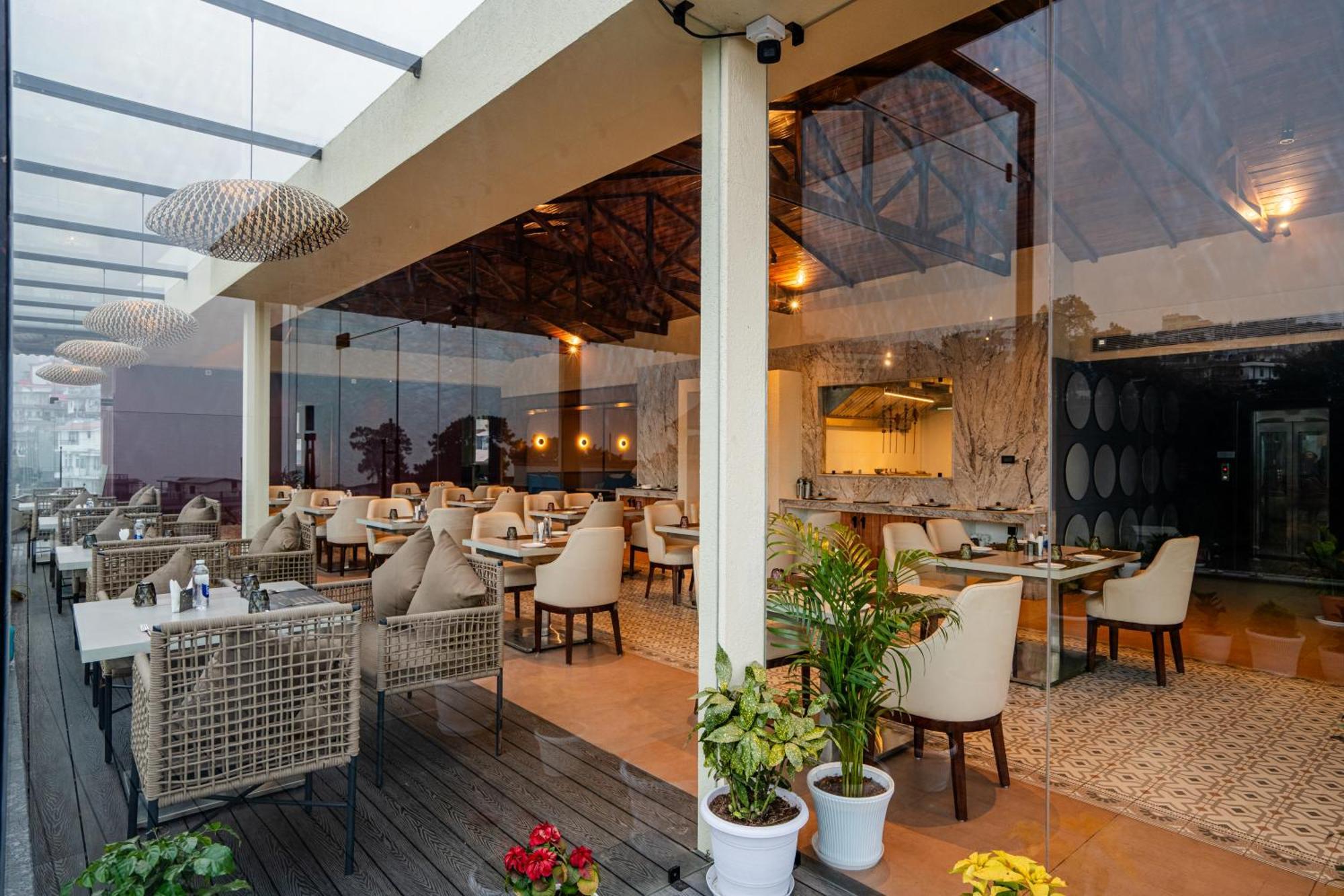 The White Rock Inn & Dine Šillong Exteriér fotografie