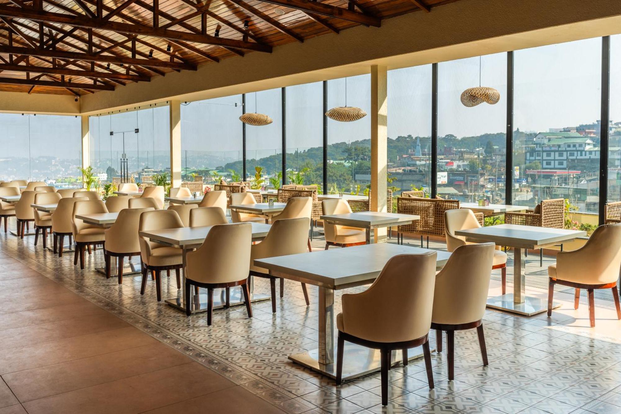The White Rock Inn & Dine Šillong Exteriér fotografie